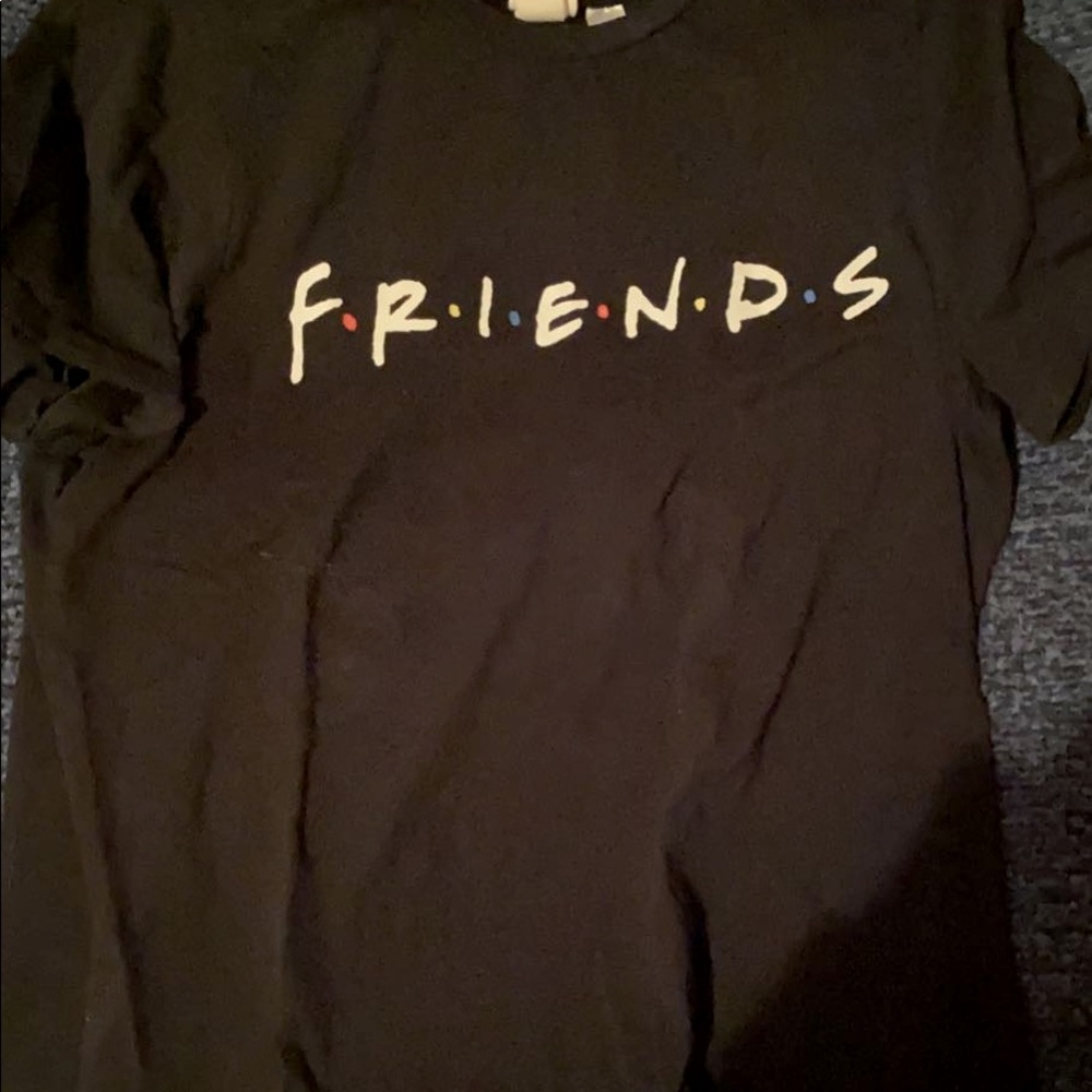 f.r.i.e.n.d.s t-shirt never worn just been sitting in my closet